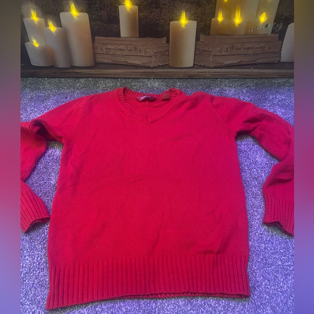 Boys red sweater like new